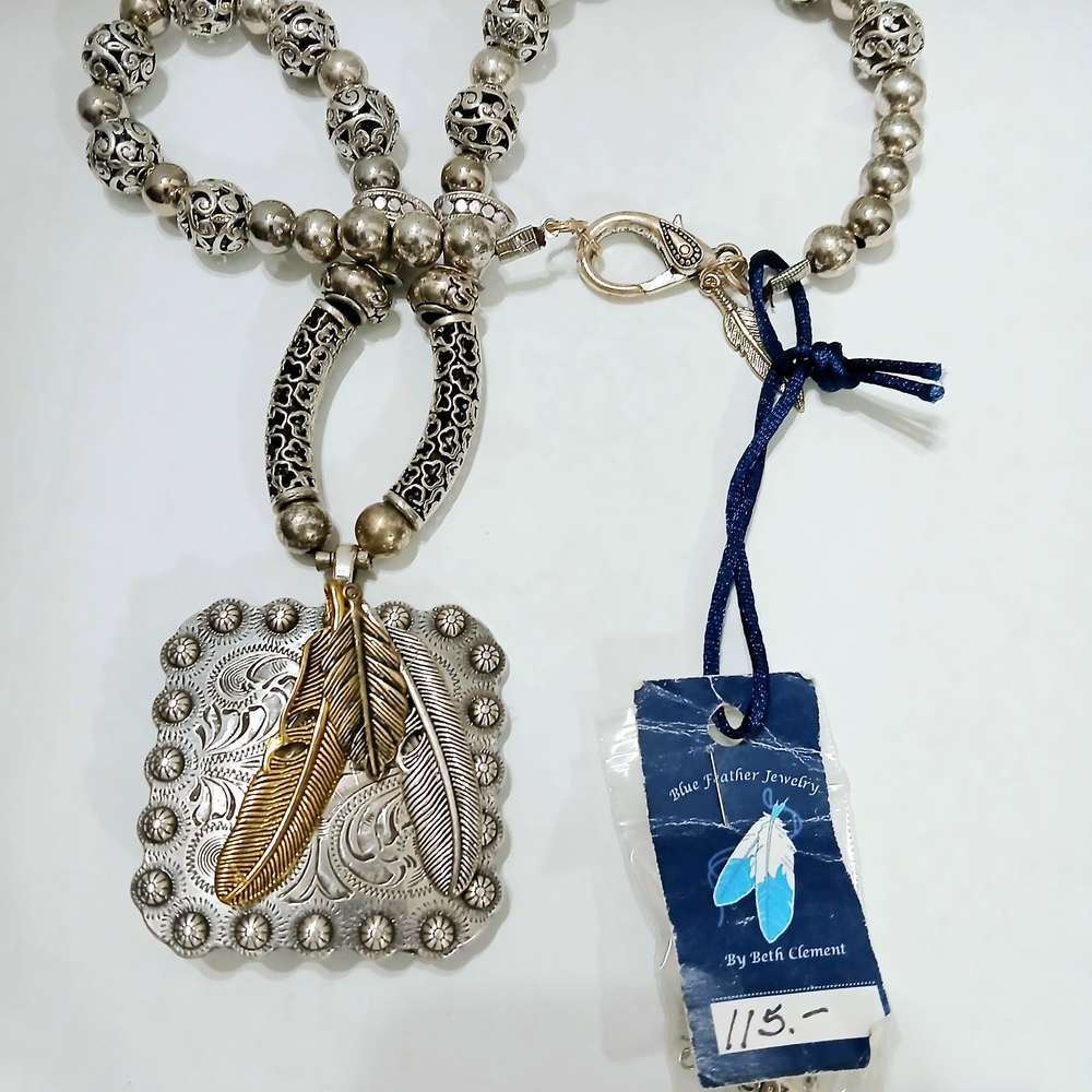 Western Southwest Style Pendant Necklace With Buckle And Feathers And Earings.